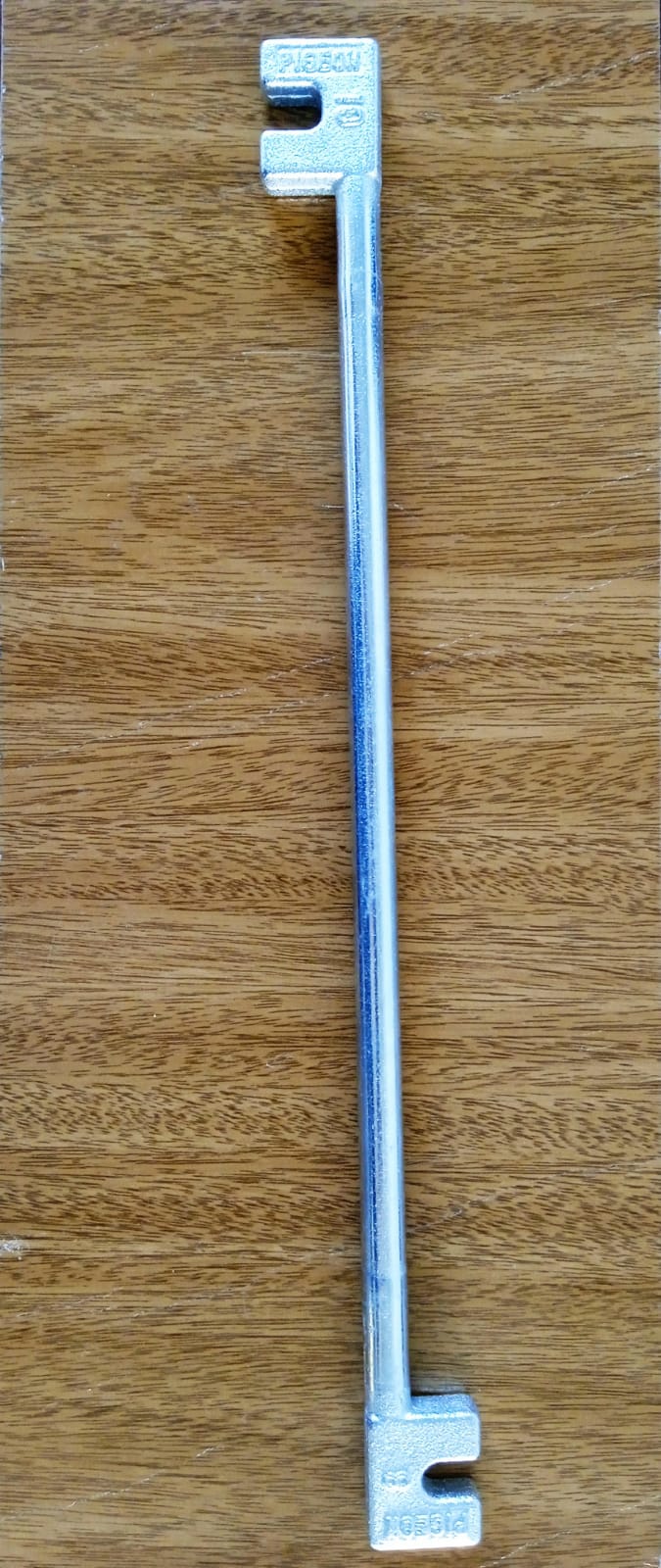 Grifa Metálica de 8 a 10 mm de 36 cm de largo